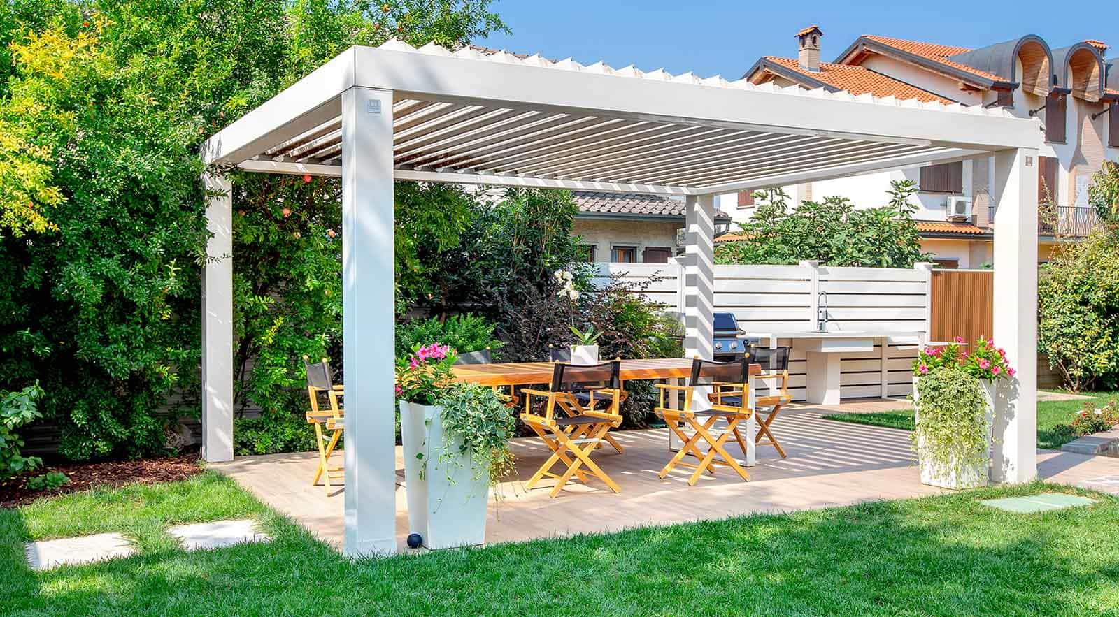 Pergole a Torino marchio Perrero giardino con fiori