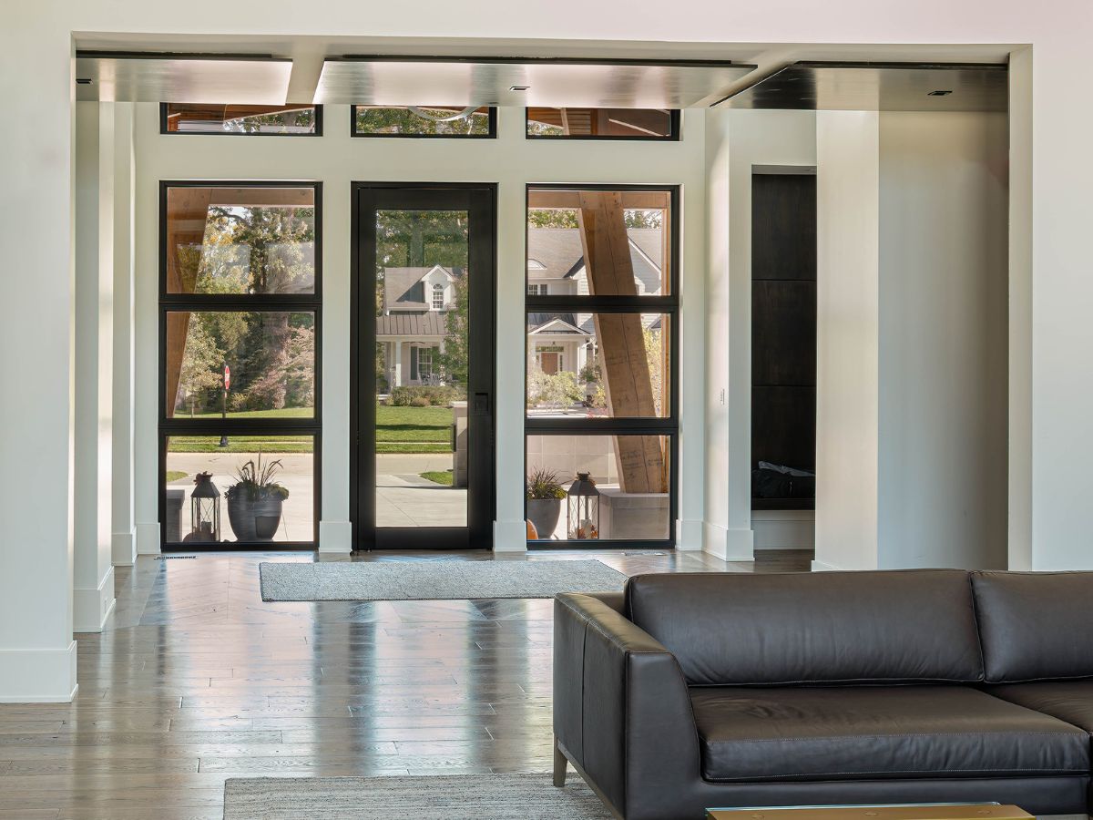 Porta blindata a Torino marchio Perrero salotto con porta in vetro