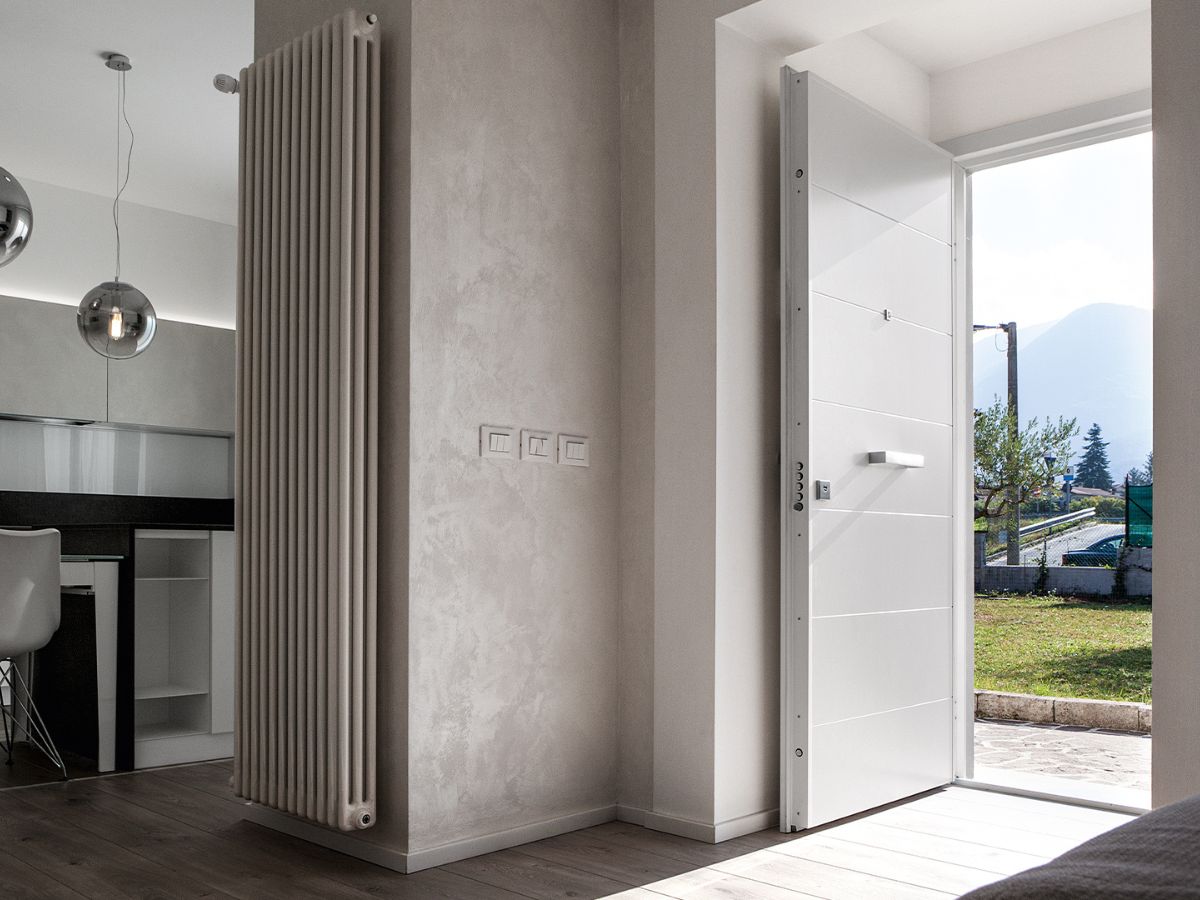 Porte blindate a Torino porta bianca aperta